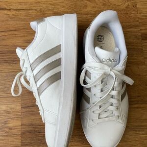 Adidas Women White and Light Gray Casual Shoes